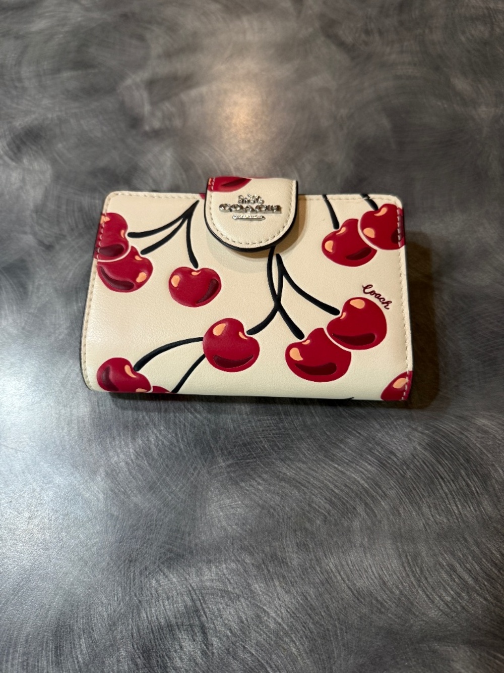 Coach Med Corner Zip Wallet Cherry